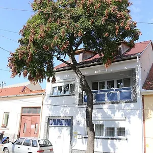 Hív-lak Vendégház